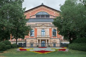 Bayreuth oder Salzburg – ein Festspielvergleich