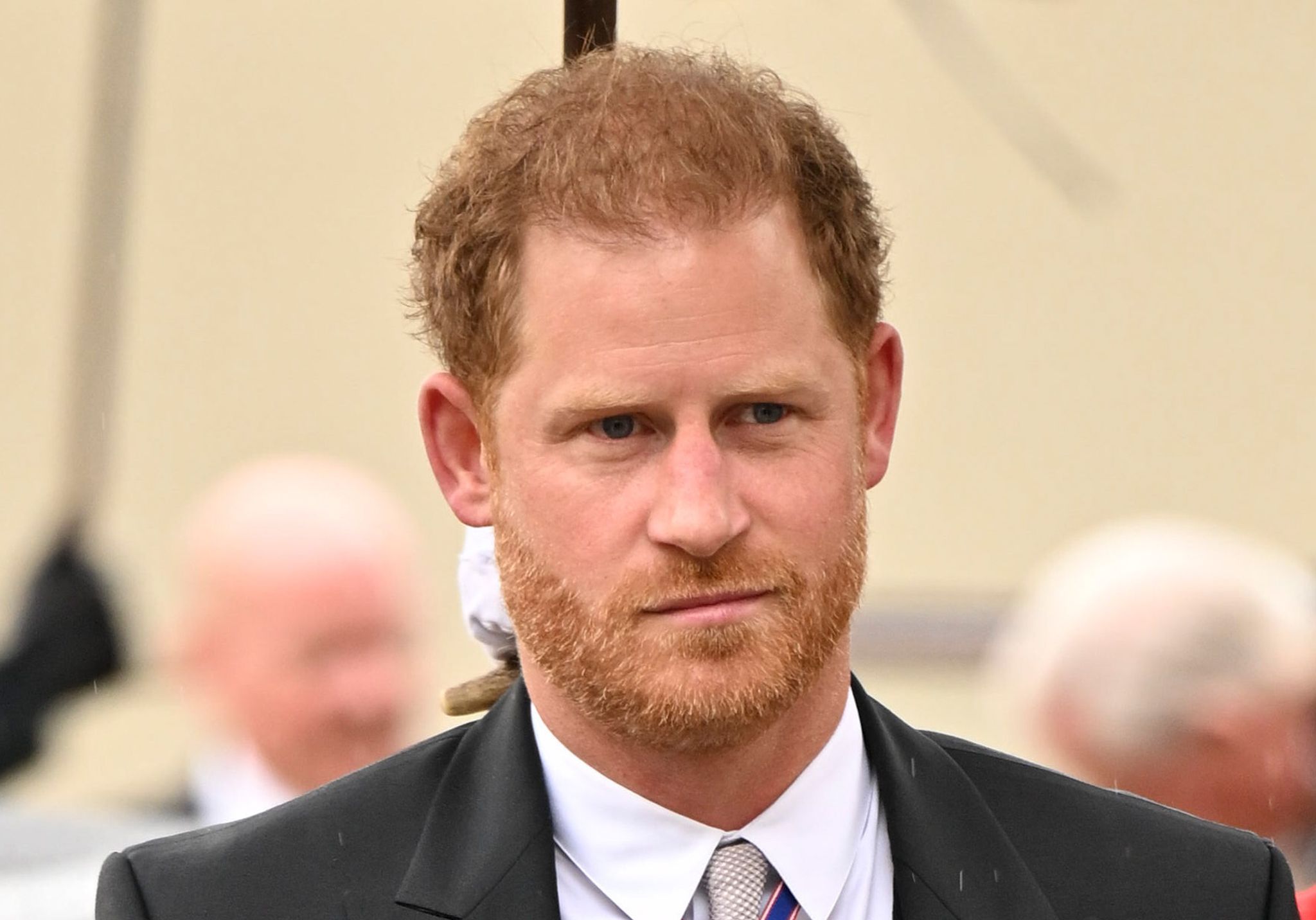 König Charles und Prinz Harry treffen sich zum Tee