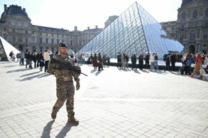 Neue Sicherheitsvorkehrungen für Louvre noch in diesem Jahr
