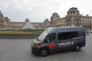 Louvre öffnet nach Einbruch wieder für Besucher
