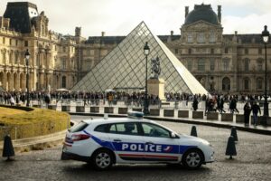 Nach Louvre-Raub: DNA-Spuren führen zu Festnahmen