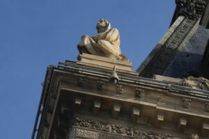 Louvre-Einbruch: Ermittler gehen mehr als 150 Spuren nach
