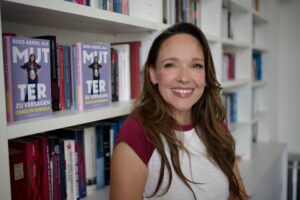 Carolin Kebekus auf der Jagd nach dem perfekten Popel