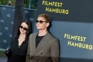 «We did it»: Schweighöfer und Ruby O. Fee haben geheiratet